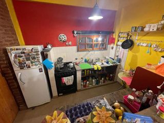 Foto 8 de Casa en venta - 3 dormitorios 1 baño - pileta y galeria - 108mts2 - La Plata