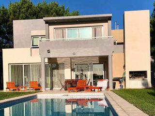 Foto 11 de Casa en venta - 4 Dormitorios 3 Baños - Cochera - 1200Mts2 - La Herradura, Pinamar