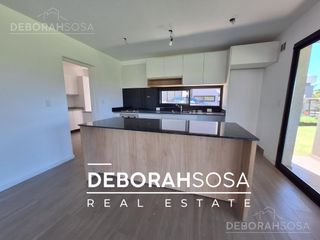 Foto 4 de Casa en Venta 5 Ambientes Espejo de Agua El Cantón Golf Escobar