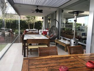 Foto 18 de SANTA BARBARA | EXCELENTE CASA AL MEJOR ESPEJO DE AGUA EN VENTA.