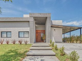 Foto 2 de Casa en venta - 5 Dormitorios 5 Baños - 820Mts2 - El Canton, Escobar