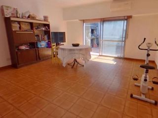 Foto 1 de PH en venta - 2 dormitorios 1 baño - 55mts2 - Bernal Este