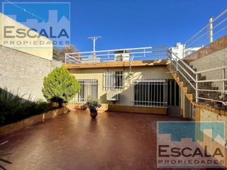 Foto 1 de CASA DE PASILLO EXCLUSIVO 3 DORM 2 PATIOS EN VENTA ARROYITO
