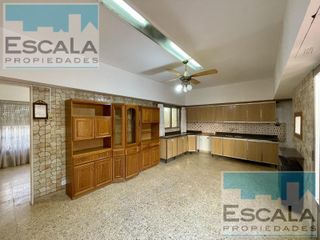 Foto 3 de CASA DE PASILLO EXCLUSIVO 3 DORM 2 PATIOS EN VENTA ARROYITO