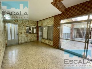 Foto 5 de CASA DE PASILLO EXCLUSIVO 3 DORM 2 PATIOS EN VENTA ARROYITO
