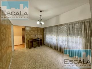 Foto 2 de CASA DE PASILLO EXCLUSIVO 3 DORM 2 PATIOS EN VENTA ARROYITO