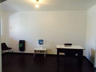 Foto 2 de Chalet y Cocheras en Venta. Oportunidad. Retasado