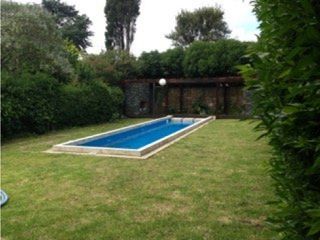 Foto 3 de Importante chalet venta. 3 dormitorios, jardin y piscina. Los Troncos.