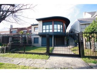 Foto 1 de Importante chalet venta. 3 dormitorios, jardin y piscina. Los Troncos.