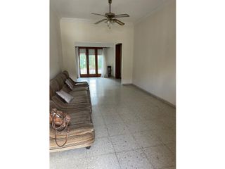 Foto 1 de Chalet en Venta 5 ambientes zona Guemes