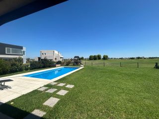 Foto 1 de Casa en  venta en Canton Golf vista abierta al GOLF hermosos atardeceres