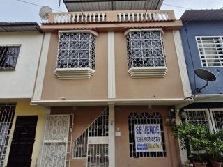 Foto 1 de Venta de casa Rentera en Cdla. Albert Gilbert. (LC)