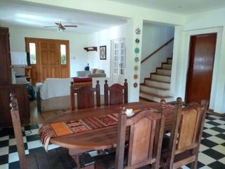 Foto 7 de La Bota, Ing Maschwitz | Alquiler temporario | Casa quinta de enorme terreno con pileta y 4 dormitorios