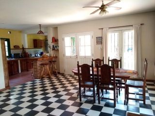 Foto 6 de La Bota, Ing Maschwitz | Alquiler temporario | Casa quinta de enorme terreno con pileta y 4 dormitorios