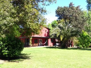 Foto 1 de La Bota, Ing Maschwitz | Alquiler temporario | Casa quinta de enorme terreno con pileta y 4 dormitorios