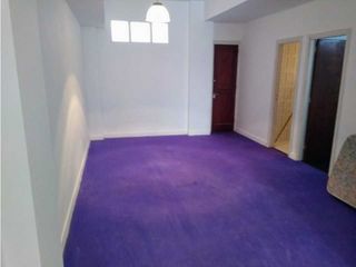 Foto 6 de Venta cochera/deposito. 3 vehículos. Oficina. Baño.