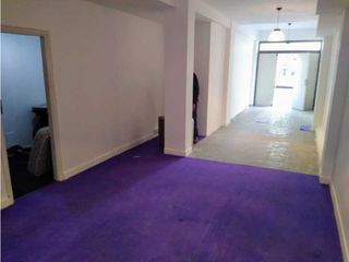 Foto 4 de Venta cochera/deposito. 3 vehículos. Oficina. Baño.