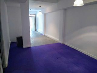 Foto 5 de Venta cochera/deposito. 3 vehículos. Oficina. Baño.