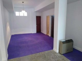 Foto 7 de Venta cochera/deposito. 3 vehículos. Oficina. Baño.