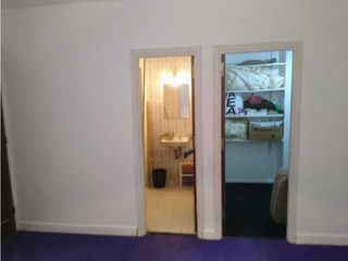 Foto 3 de Venta cochera/deposito. 3 vehículos. Oficina. Baño.