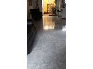 Foto 3 de SE VENDE TERCER PISO EN EL BARRIO GIRARDOT - MEDELLIN
