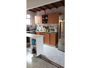 Foto 4 de SE VENDE TERCER PISO EN EL BARRIO GIRARDOT - MEDELLIN