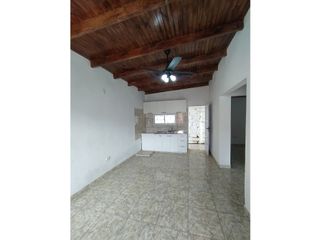 Foto 7 de INMOBILIARIA FLORES VENDE 2 CASAS ZONA QUARANTA Y 213