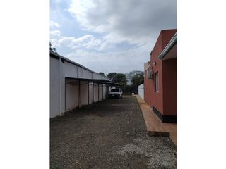 Foto 8 de INMOBILIARIA FLORES VENDE 2 CASAS ZONA QUARANTA Y 213