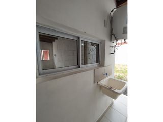 Foto 4 de INMOBILIARIA FLORES VENDE 2 CASAS ZONA QUARANTA Y 213