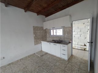 Foto 2 de INMOBILIARIA FLORES VENDE 2 CASAS ZONA QUARANTA Y 213