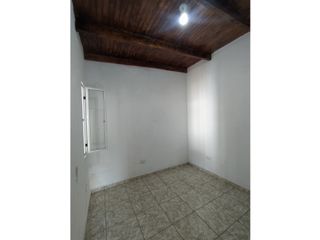 Foto 3 de INMOBILIARIA FLORES VENDE 2 CASAS ZONA QUARANTA Y 213