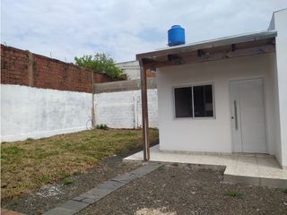 Foto 1 de INMOBILIARIA FLORES VENDE 2 CASAS ZONA QUARANTA Y 213