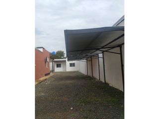 Foto 10 de INMOBILIARIA FLORES VENDE 2 CASAS ZONA QUARANTA Y 213