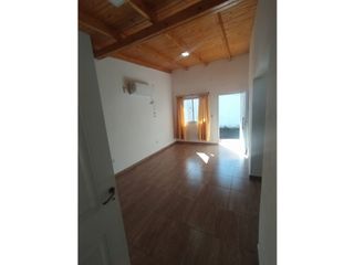 Foto 17 de INMOBILIARIA FLORES VENDE 2 CASAS ZONA QUARANTA Y 213