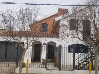 Foto 2 de VTA CASA 2 DORMITORIOS PARQUE CAPITAL CON DEPTO