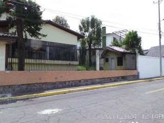 Foto 3 de AMPLIA CASA DE VENTA EN URB. LA COLINA, SANGOLQUI