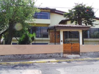 Foto 1 de AMPLIA CASA DE VENTA EN URB. LA COLINA, SANGOLQUI