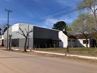 Foto 1 de En Valeria del mar | Galpón depósito + locales