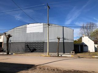 Foto 2 de En Valeria del mar | Galpón depósito + locales