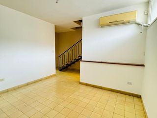 Foto 5 de APTO CRÉDITO! Venta de Casa - 4 Dormitorios c/ Cochera, Bº Cofico