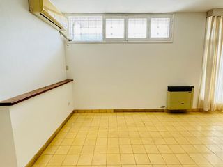 Foto 4 de APTO CRÉDITO! Venta de Casa - 4 Dormitorios c/ Cochera, Bº Cofico