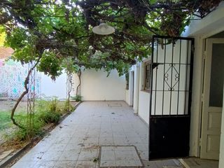 Foto 1 de Casa en alquiler en ELORDI casi Jujuy Centro Oeste Neuquén