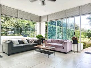 Foto 3 de SE VENDE Apartamento Esquinero Piso 9 en La Flora / JV