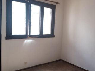 Foto 7 de Alquiler Departamento 2 Amb. en Ramos Mejia Buen Estado y Ubicación