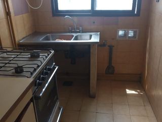 Foto 5 de Alquiler Departamento 2 Amb. en Ramos Mejia Buen Estado y Ubicación