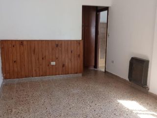 Foto 3 de Alquiler Departamento 2 Amb. en Ramos Mejia Buen Estado y Ubicación
