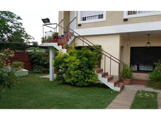 Foto 1 de Oportunidad CASA 6 Ambientes Ideal  2 FAMILIAS