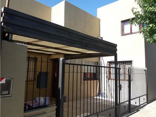 Foto 1 de Casa 5 Ambientes- Castelar Sur