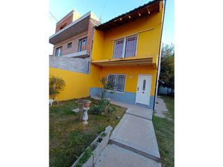 Foto 1 de Casa 4 Ambientes con Parque en  Venta Merlo Pontevedra