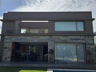 Foto 22 de Alquiler amoblada casa a la laguna en barrio Los Alisos de Nordelta